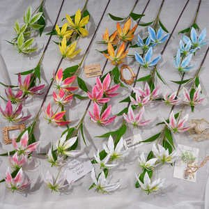 Fleurs artificielles en soie, Lys flamme à trois têtes simulées, pour bouquet de mariage et arrangement durable - Product Image 1