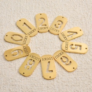 จี้ห้อยคอรูปป้ายห้อยคอสุนัขเลขนำโชค  แบบกำหนดเองได้  ชุบทอง  พร้อมความหมายมงคล  เป็นเครื่องรางนำโชค  ของที่ระลึก  ของขวัญ - Product Image 4