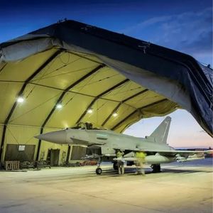 Tente d'auvent à chevrons extra large avec cadre robuste pour abri de terrain extérieur Couverture d'entretien d'avion Tente de hangar - Product Image 1