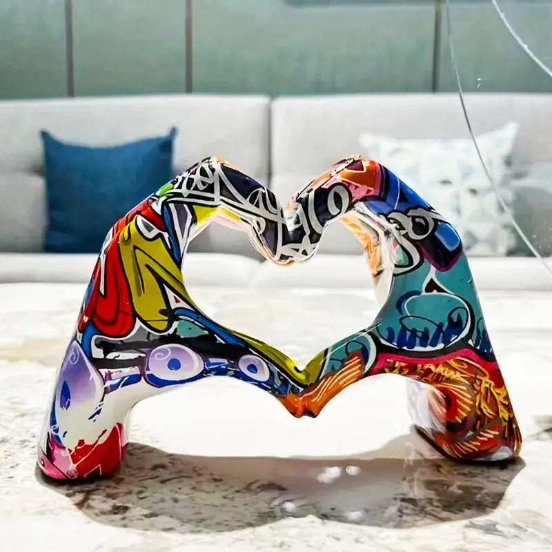 Impresión de transferencia de agua creativa artesanía de resina amor dedo corazón manos escultura decoración del hogar gesto de mano estatua de corazón