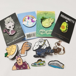 หมุดปักโลหะแบบแข็งสำหรับวันสำคัญ,เข็มกลัดสัญลักษณ์แฟชั่นแบบสั่งทำ - Product Image 2