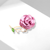 Pin berlian imitasi kristal mewah bros mutiara Fashion wanita dekorasi pernikahan berlapis bunga kain mawar aksesori tas
