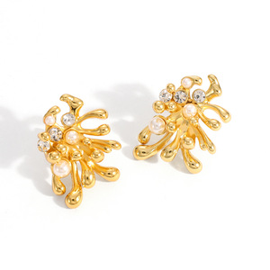 Boucles d'oreilles tendance en forme de fleur géométrique, plaquées or 18 carats avec perles et diamants, bijoux de soirée - Product Image 5