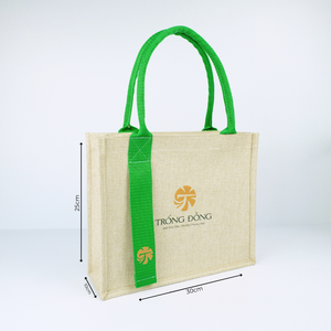 กระเป๋าโท้ทผ้ากระสอบทรงแข็งพรีเมียม ขนาด 25x30x10 ซม. ใช้ซ้ำได้ สำหรับเป็นของขวัญองค์กร รับผลิตแบบ OEM/ODM พร้อมสกรีนโลโก้ สายสะพายโพลีเอสเตอร์ มีช่องซิป - Product Image 3