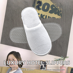 Pantuflas Blancas de Fábrica en Oferta, Logotipo Personalizado Bordado, Pantuflas Desechables de Hotel con Punta Cerrada y Diseño de Gofre - Product Image 4