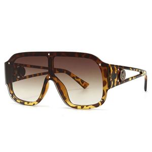 Lunettes de soleil surdimensionnées de luxe rétro pour hommes et femmes avec logo personnalisé, style bouclier et rivets - Product Image 2