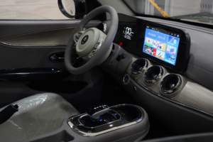 Nuevo Vehículo Eléctrico Elegante y Colorido de 5 Puertas y 4 Asientos YOT50 con Motor de 3500W y Autonomía de 101-200km - Product Image 6