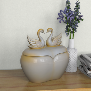 تمثال سيراميك فاخر على شكل قلب بطائرين (بجعتين) للبيع بالجملة، قابل للتخصيص، تحفة فنية سيراميكية راقية للسوق الأوروبية والأمريكية - Product Image 5