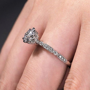 Anello da donna con taglio rotondo, tono argento, con pietre scintillanti, gioiello alla moda da indossare sul dito - Product Image 5