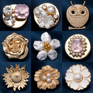 JINYU Copribottoni Decorativi in Metallo di Lusso <span class=keywords><strong>per</strong></span> Donna, Copribottoni <span class=keywords><strong>per</strong></span> <span class=keywords><strong>Camicie</strong></span> in Ottone Senza Nichel - Product Image 2