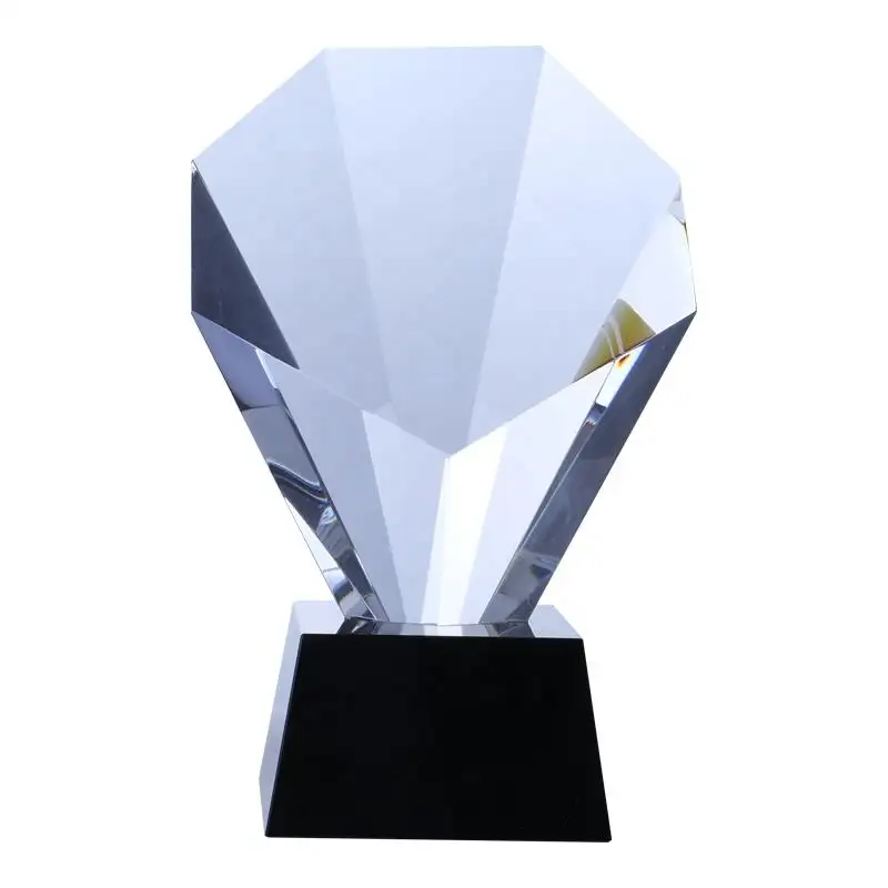 Nuovo Design a forma di conchiglia trofeo di cristallo di vetro Logo personalizzato in cristallo trasparente targa premi con Base nera