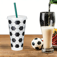 Gobelets de football en plastique écologiques personnalisés de luxe pour clubs de football mondiaux, avec couvercles et pailles, articles promotionnels en gros