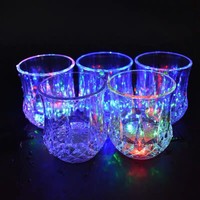Verre à cocktail lumineux en forme d'ananas en matériau PS, 7 couleurs clignotantes, activé par l'eau, pour bar et fête