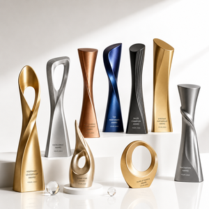 Trophées personnalisés de haute qualité, trophées de reconnaissance en métal massif plaqué pour récompenses d'employés, concours de ventes et conférences - Product Image 1