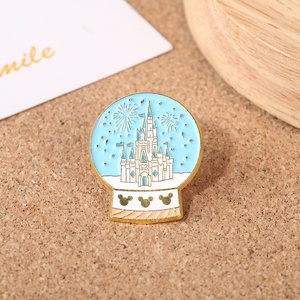 <span class=keywords><strong>Broche</strong></span> Géante en Alliage <span class=keywords><strong>de</strong></span> Zinc avec Pierre Naturelle et Boule <span class=keywords><strong>de</strong></span> Cristal, Motif Château <span class=keywords><strong>de</strong></span> Rêve <span class=keywords><strong>de</strong></span> Dessin Animé Européen-Américain, Accessoire <span class=keywords><strong>de</strong></span> Vêtement Mignon - Product Image 1