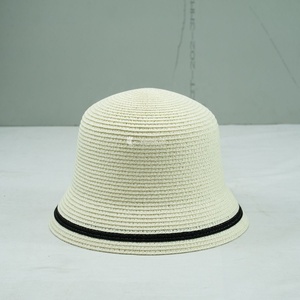Chapeau de plage en paille pour femmes, protection solaire, avec bord tressé en paille, pendentif perle et nœud, pour l'extérieur, le soleil et les voyages, vente en gros Vietnam - Product Image 5
