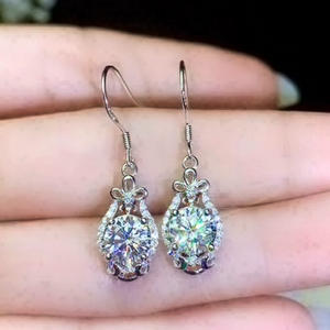 Orecchini E840 in oro bianco con diamanti, taglio rotondo brillante, colore D naturale, gioielli da sposa classici da donna - Product Image 3