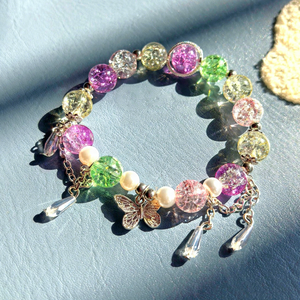Новый стиль: браслет из бусин из хрустального стекла с градиентом, разноцветными кисточками и пятью подвесками-бабочками - Product Image 2