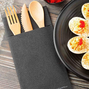 Serviettes de table noires en papier Air Laid Kangaroo - Douces et durables 16 pouces x 16 pouces avec poche intégrée pour couverts - Jetables et - Product Image 3