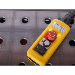 Banco de soldadura hidráulica SteelMax GPPH 1,5x1,48 MT 15mm de espesor, rejilla diagonal con agujeros de 28mm - Product Image 6