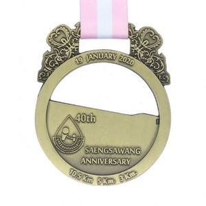 Medalla de carrera deportiva de maratón de correr de metal 3D de color personalizado de fábrica - Product Image 4