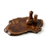 Plateau de service en bois à bord naturel, plateau de présentation en bois irrégulier avec résine intégrée pour salon, hôtels et clubs, personnalisable