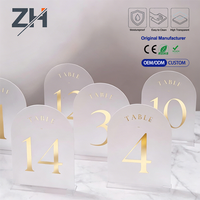 Numéros de table en forme d'arche givrés pour la décoration de table de réception de mariage