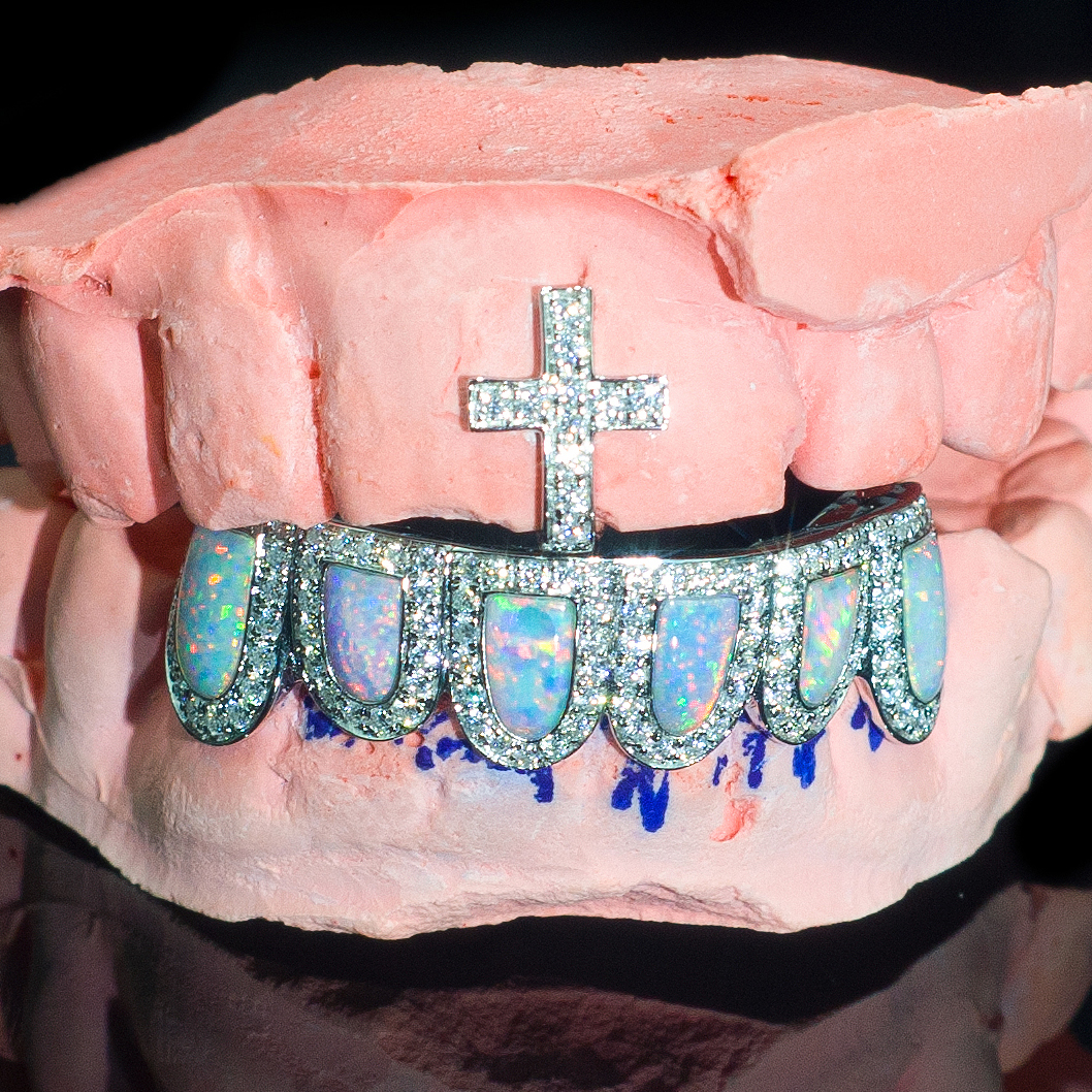 หนึ่งฟันข้าม grillz