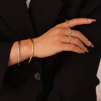 Ensemble de bijoux en forme de nœud, bague ou bracelet 0,2x1,5 cm pour femmes, en acier inoxydable plaqué or, classique, 2 styles, vente en gros