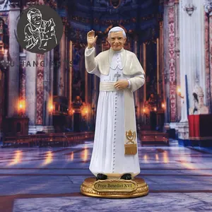 8.3 pouces Pape Benoît XVI Statue Résine Pape Sculpture Décoration Pape Benoît XVI sur Base Figurine Cadeau Religieux
