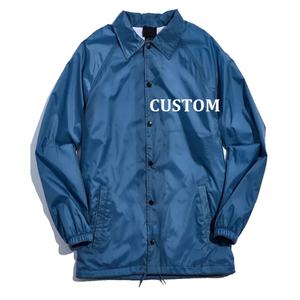 Blouson de coach en nylon brillant doublé avec fermeture à bouton-pression pour homme, coupe-vent léger personnalisé avec cordon de serrage, vente en gros - Product Image 3