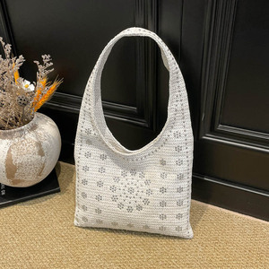 Bolso de Paja Elegante 2026 Primavera Verano Nuevo Bolso de Hombro Minimalista Urbano con Remaches Florales para Mujer, Bolso de <span class=keywords><strong>Playa</strong></span> Tejido de Paja - Product Image 1