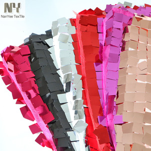 Nanyee Textile Big Dangl ing Square Karierter roter <span class=keywords><strong>Prom</strong></span> Pailletten stoff für Dekoration & Kleid - Product Image 6