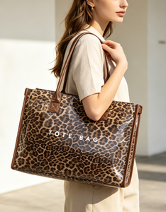 Bolso de Hombro de PVC con Estampado de Guepardo, Gran Capacidad, Impermeable, para Viajes y Compras, Estilo Retro, Casual - Product Image 2