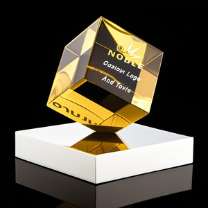Noble fabricante <span class=keywords><strong>cubo</strong></span> de cristal <span class=keywords><strong>rojo</strong></span> con Base de cristal blanco logotipo personalizado a medida regalo de negocios artesanía a mano premio de trofeo futuro - Product Image 4