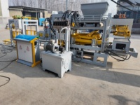 Ligne de production de machines à mouler automatiques hydrauliques pour blocs creux en béton et pavés, contrôlée par PLC QT5-15, avec une sécurité élevée