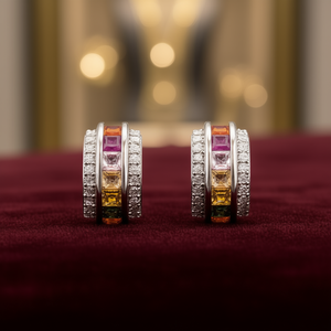 Modernos Pendientes Huggie de Oro Blanco con Circonitas de Corte Princesa en Canal, Diseño Geométrico para Mujer, Joyería de Fiesta - Product Image 2