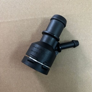 Conector de Brida para Tubería de Agua Volkswagen 1K0122291C para Sistema de Refrigeración de Tiguan, Passat, Magotan, Octavia y Golf - Product Image 1