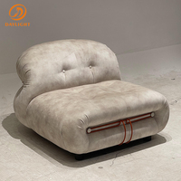 Fauteuil nordique design irrégulier en acier, style rétro français, rembourré en flanelle et éponge, idéal pour petit appartement moderne