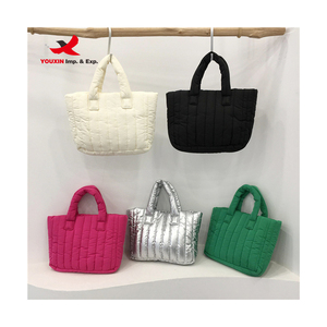 Sac fourre-tout matelassé de haute qualité, style simple, plusieurs couleurs, rayures verticales, sac à main matelassé - Product Image 1