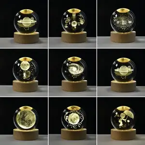 Lampe à illusion 3D Galaxy Warm Light Crystal Ball Lampe à base de bois Lampe à base de bois Veilleuse pour cadeaux d'anniversaire Lampe de nuit 3d