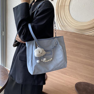 Sac fourre-tout décontracté grande capacité avec chaîne et fermeture éclair, idéal pour étudiants, tendance, pour les trajets quotidiens, à deux sangles, en PU imperméable, couleur unie - Product Image 3