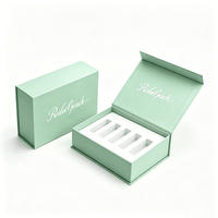 Boîtes d'emballage pour échantillons de parfum, emballage cadeau rigide magnétique personnalisé en papier avec logo en relief et insert en EVA pour cosmétiques de luxe