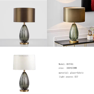 Luz de mesa de metal Textil Mesa de seta de metal Luz de latón para escritorio de recepción - Product Image 3