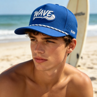 Casquette de golf unisexe de performance pour la plage et le surf, bleue, à séchage rapide, respirante, avec trous découpés au laser et logo en caoutchouc 3D en forme de vague