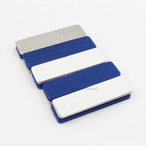 Porte-badge magnétique personnalisé avec adhésif - Product Image 4