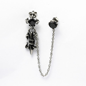 Pendientes colgantes de acero de titanio estilo coreano punk rock de Yunnique, diseño geométrico de flor en blanco y negro. - Product Image 1