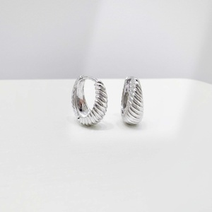 Pendientes de aro geométricos sencillos de plata de ley 925 OEM, diseño clásico para uso diario, elegantes, a la moda, para profesoras y mujeres. - Product Image 3