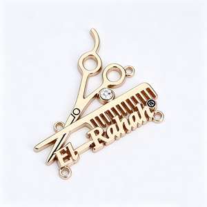 Étiquettes personnalisées en métal faites à la main pour vêtements et accessoires - Product Image 5