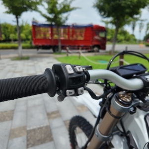 Nuova Bici Elettrica da Montagna Surron Light Bee <span class=keywords><strong>2</strong></span> 24K 78.54V Light Bee <span class=keywords><strong>2</strong></span>.0 E-bike - Product Image 4
